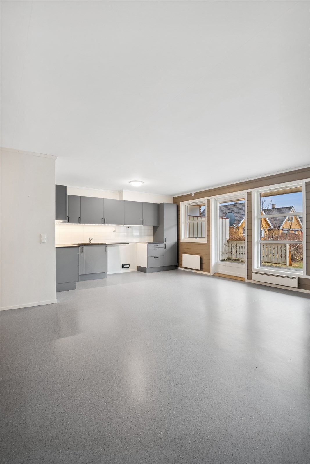 Fra stue er det utgang til terrassen. Galleribilde