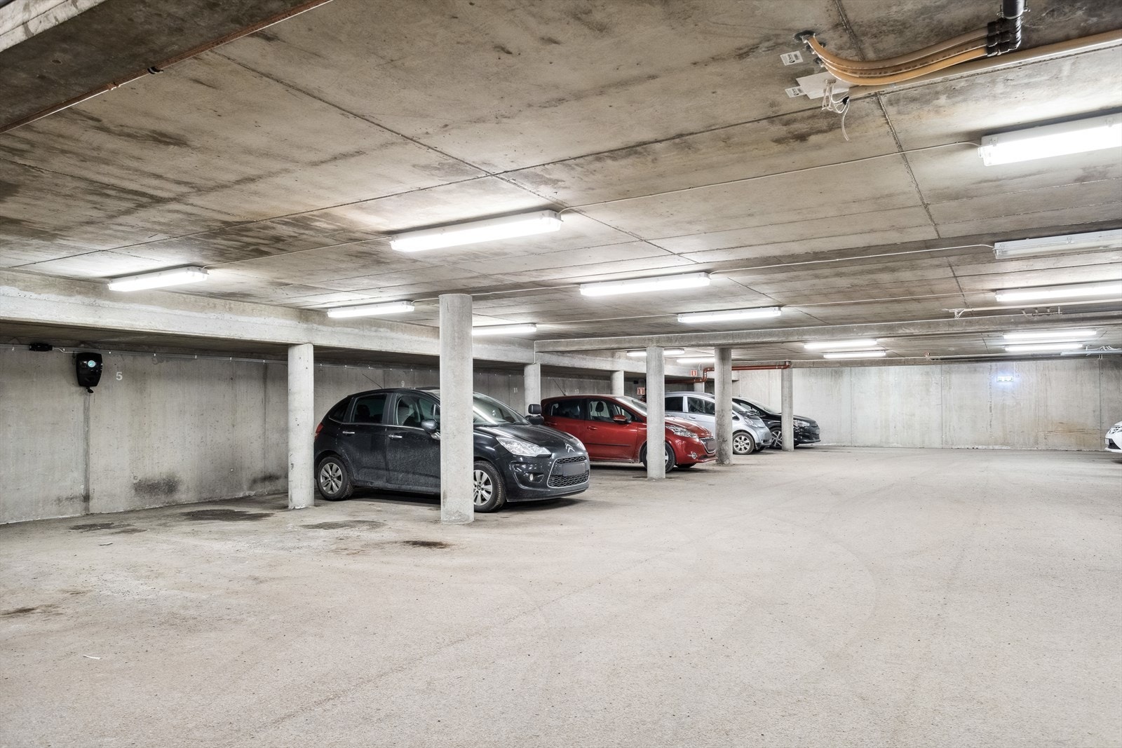 I tillegg disponerer leiligheten en bod på 5 kvm. i kjelleren samt biloppstillingsplass med el-bil lader i felles garasjeanlegg. Galleribilde
