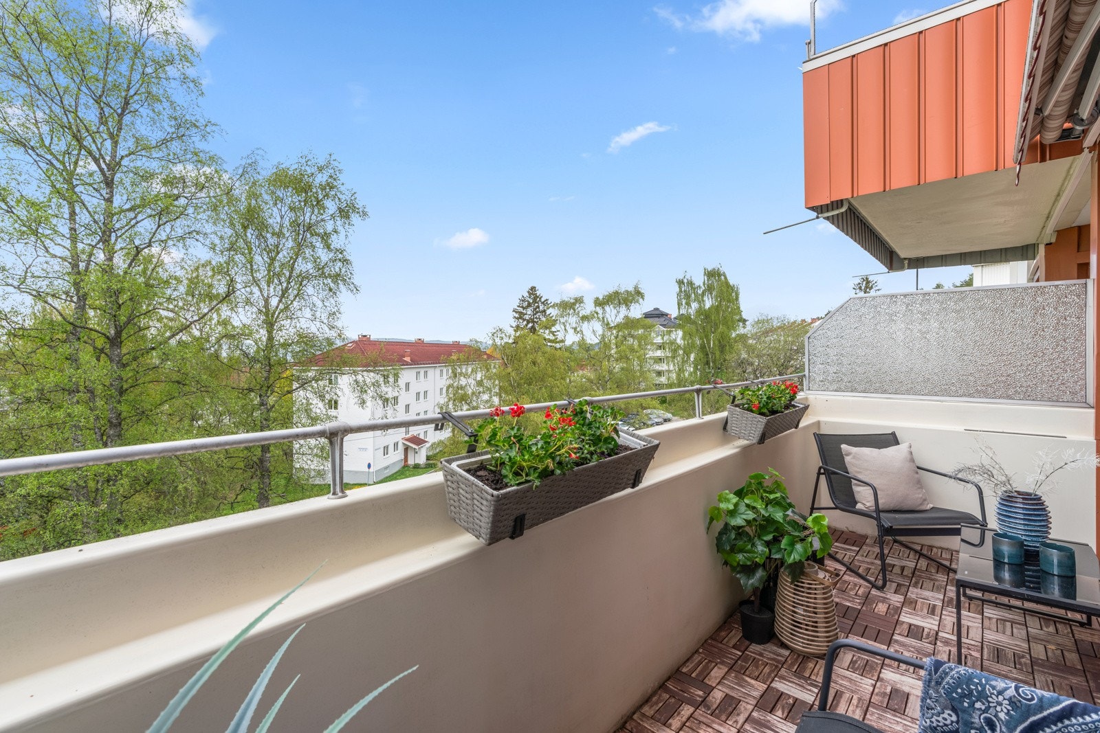 Fra stuen er det utgang til vestvendt balkong på 8m². Galleribilde