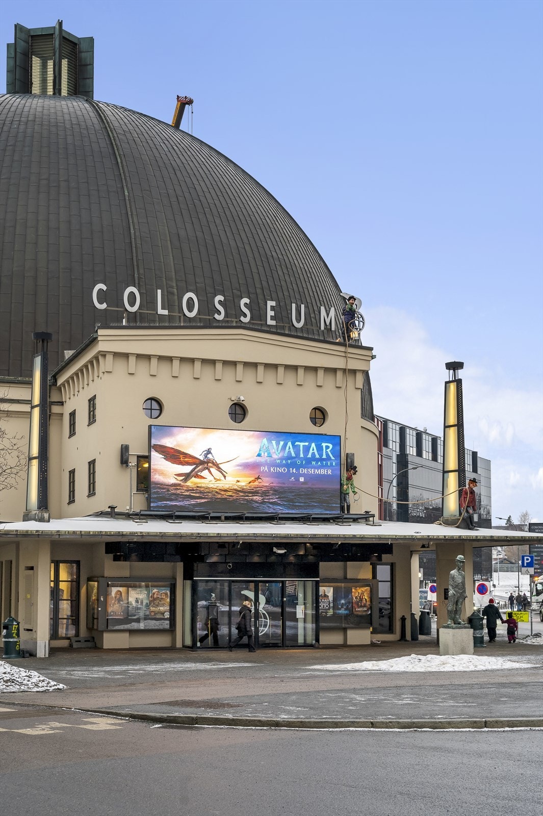 På Colosseum Kino får du med deg de nyeste filmene, mens Deichmanske bibliotek og Litteraturhuset tilbyr et bredt spekter av kulturelle aktiviteter som foredrag og høytlesning. Galleribilde