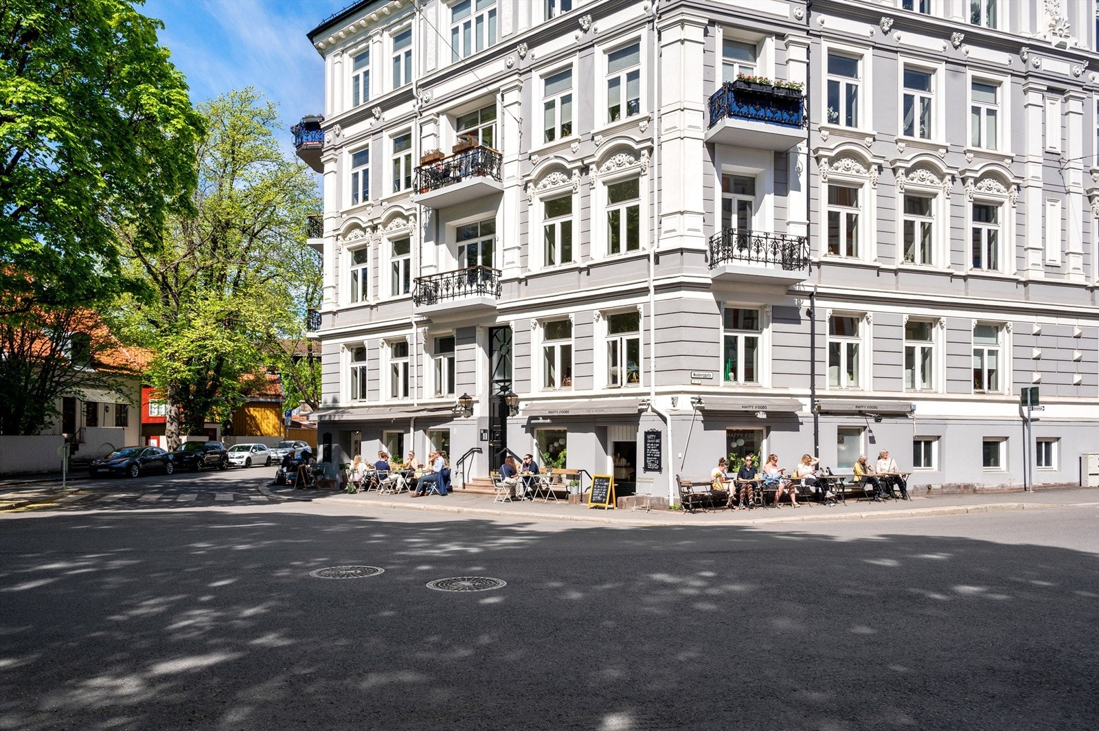 Sentral beliggenhet på populære Majorstuen. Majorstuen er et av Oslos mest etterspurte nabolag med umiddelbar nærhet til alt av det byen har å tilby. Galleribilde