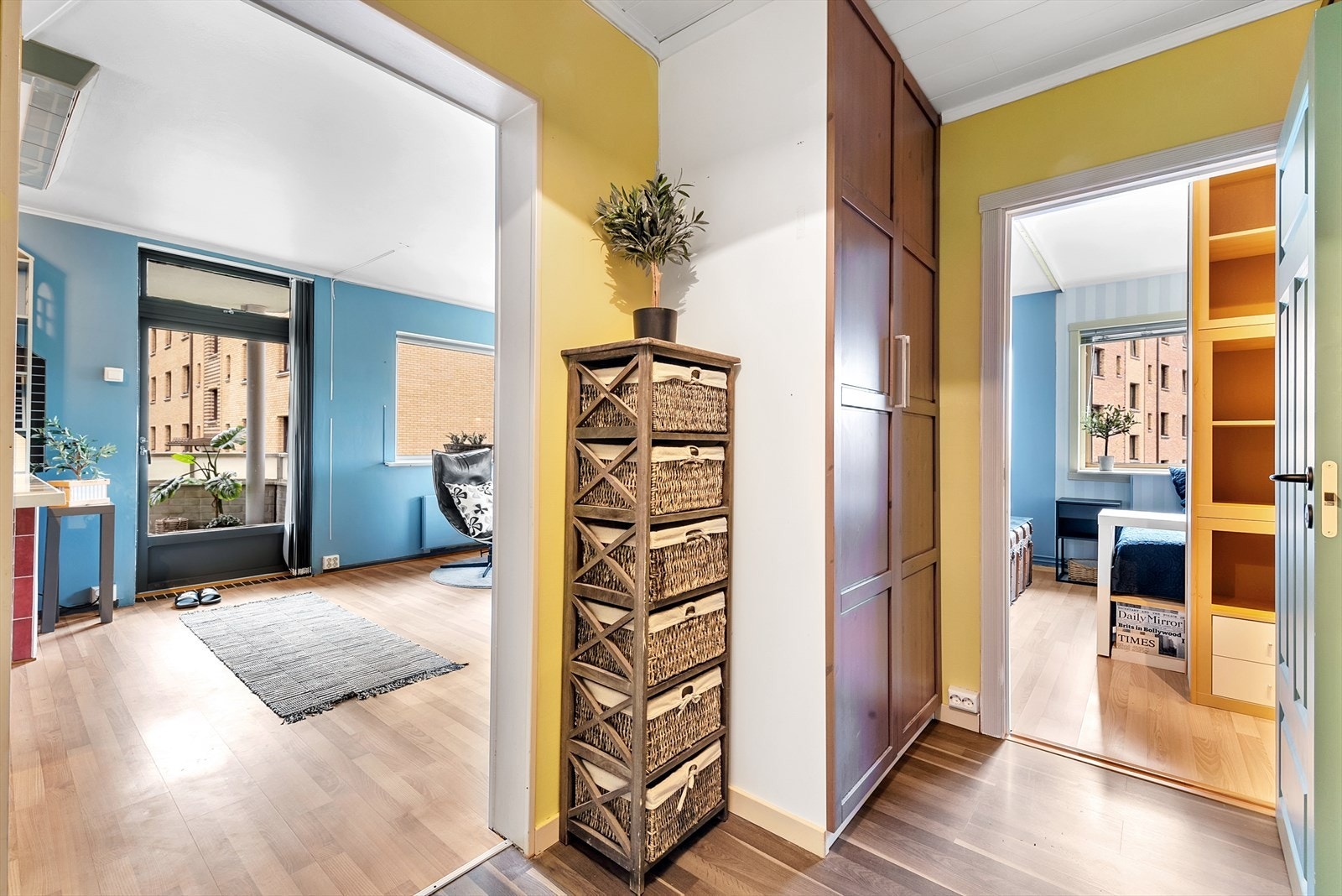 Entré med elegant design og direkte tilgang til alle rom Galleribilde