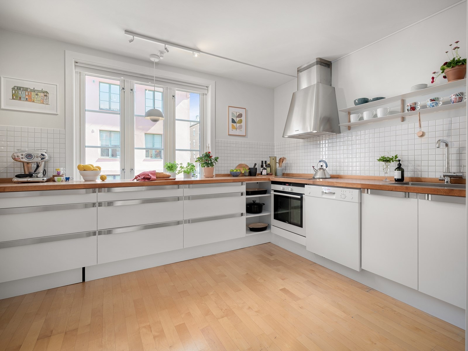 Er du glad i å lage mat til familie og venner vil du elske dette kjøkkenet! Galleribilde