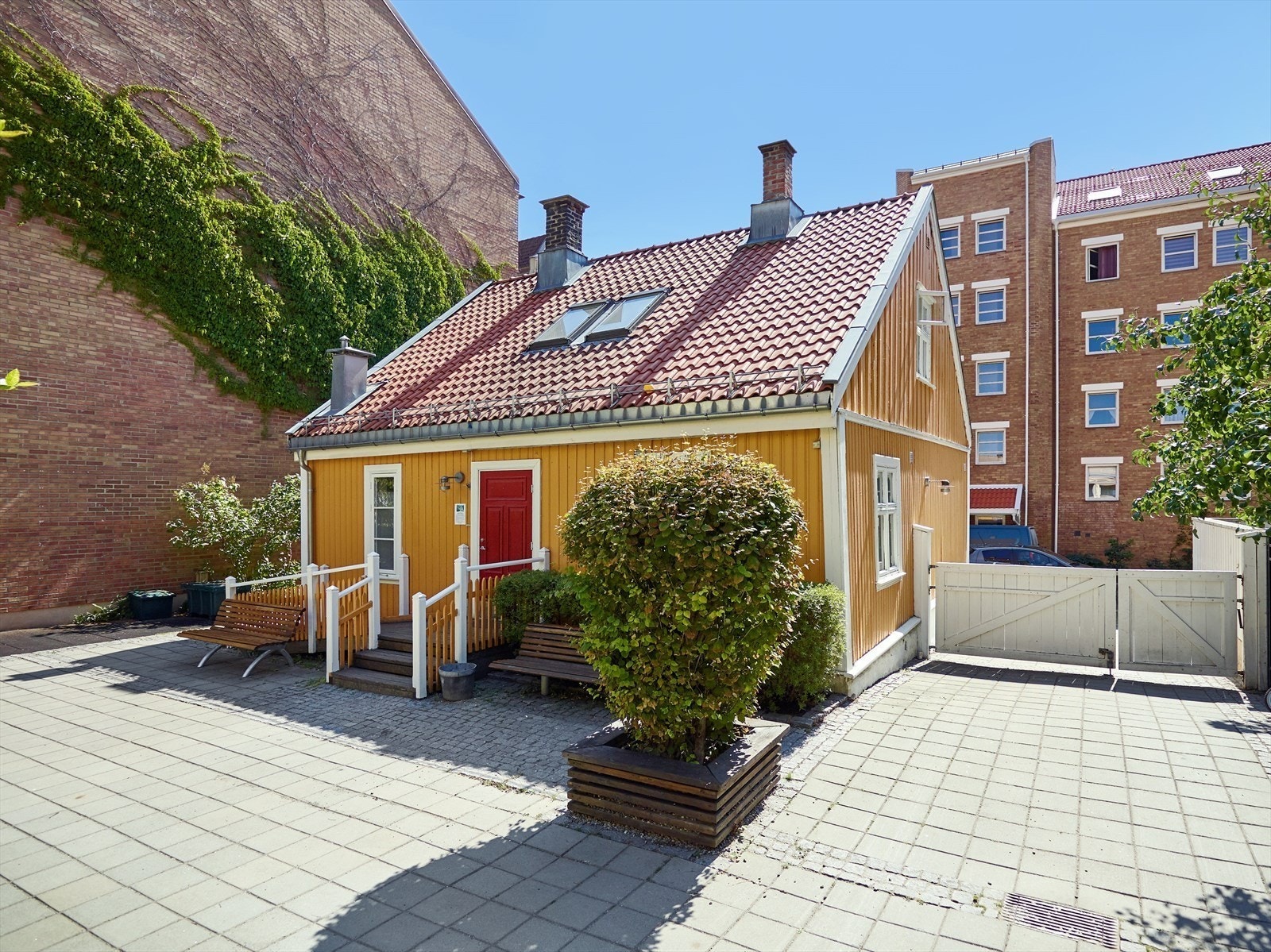 Grendehuset eies av totalt tre borettslag i nabolaget hvor beboerne kan leie huset til bruk for konfirmasjon, bursdager osv.. Galleribilde
