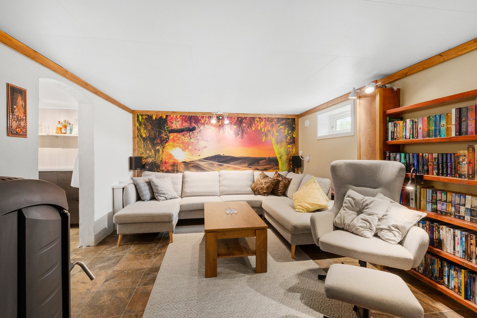 Kjellerstue på 20 kvm med vedfyring. Galleribilde