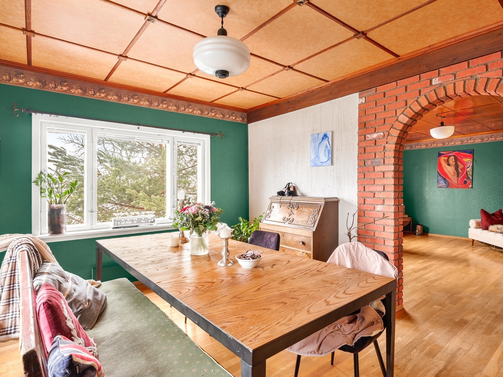 Fra de vestvendte vinduene kan du nyte den flotte utsikten mot Oslofjorden. Galleribilde