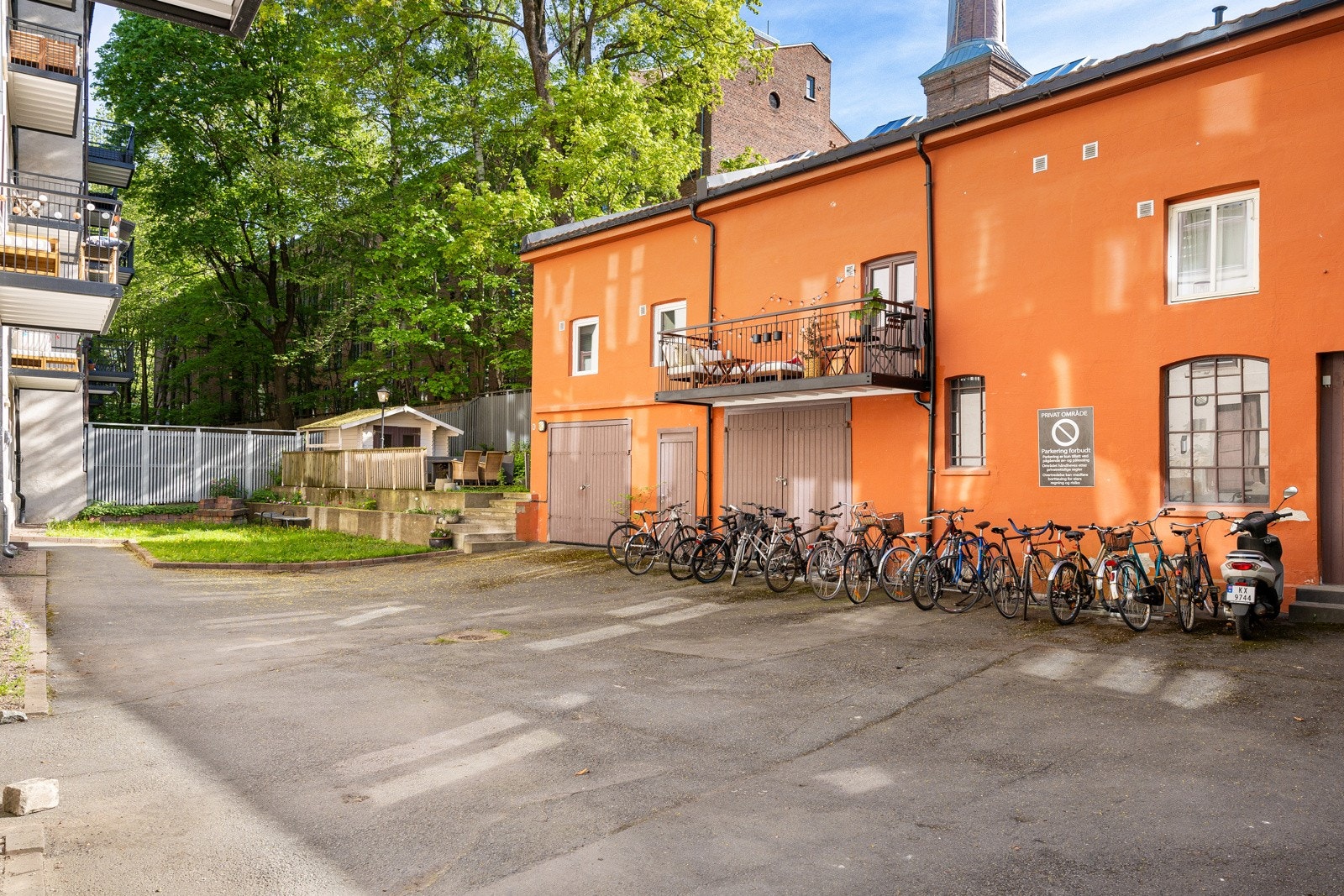 Sykkelparkering i lukket gårdsrom. Galleribilde