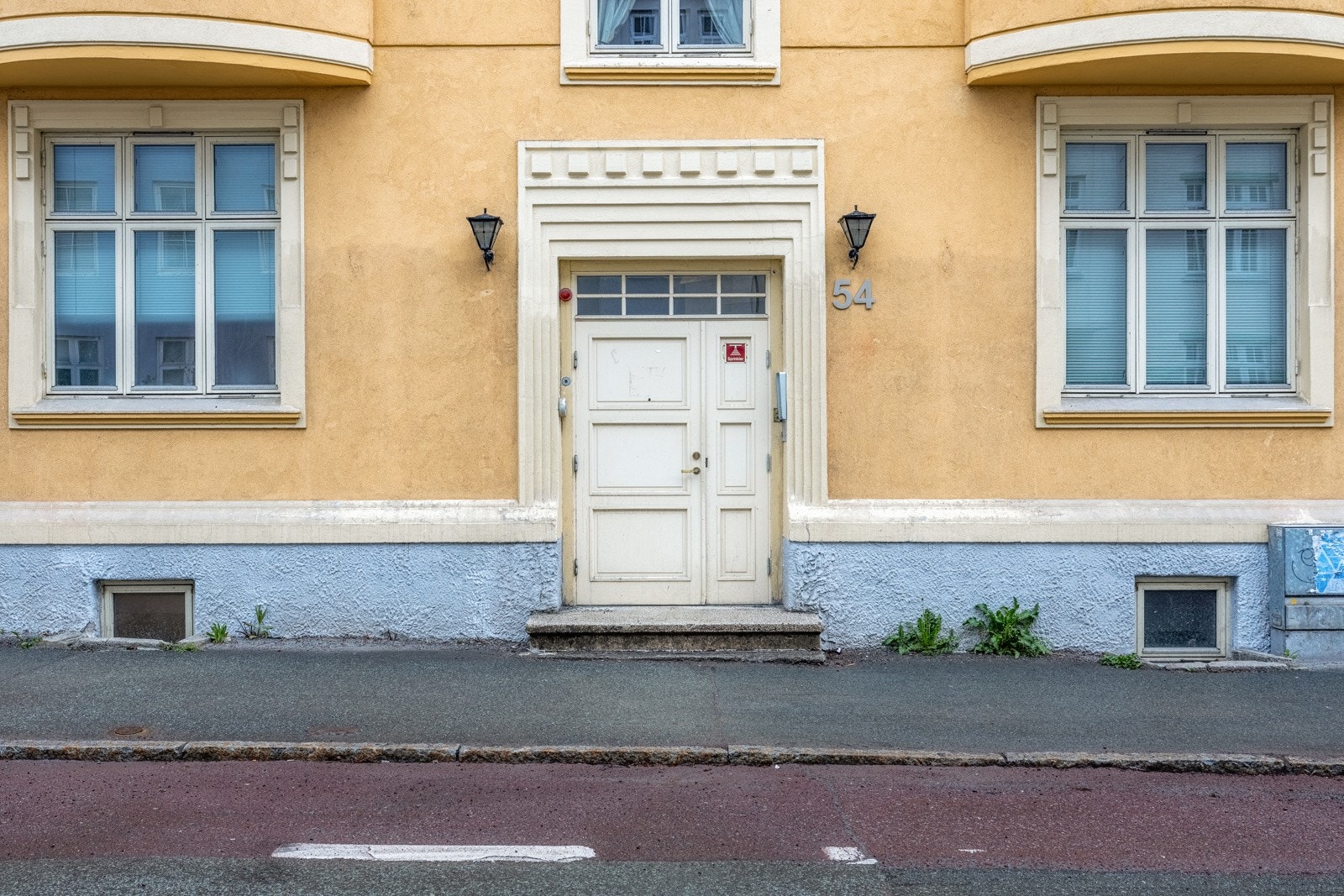 Inngangsparti. Leiligheten har porttelefon. Galleribilde