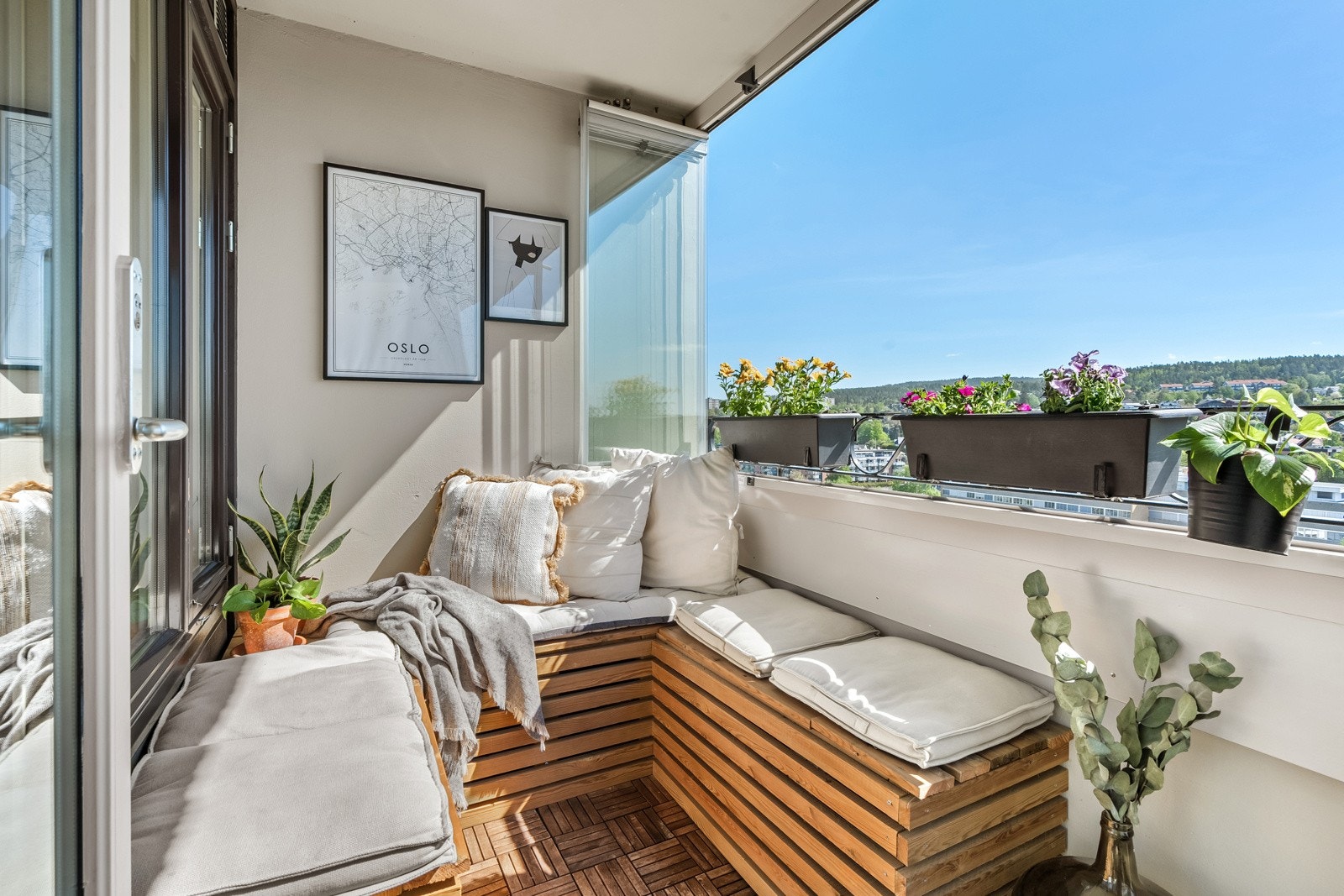 Solrik og med fantastisk utsikt utover Galleribilde