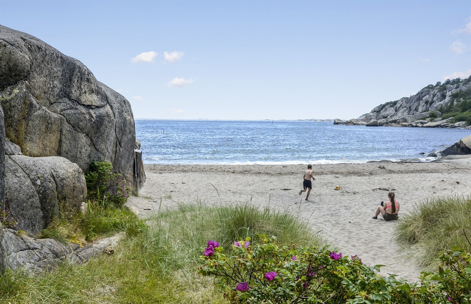 Nydelig og barnevennlig strand i Ula. Galleribilde