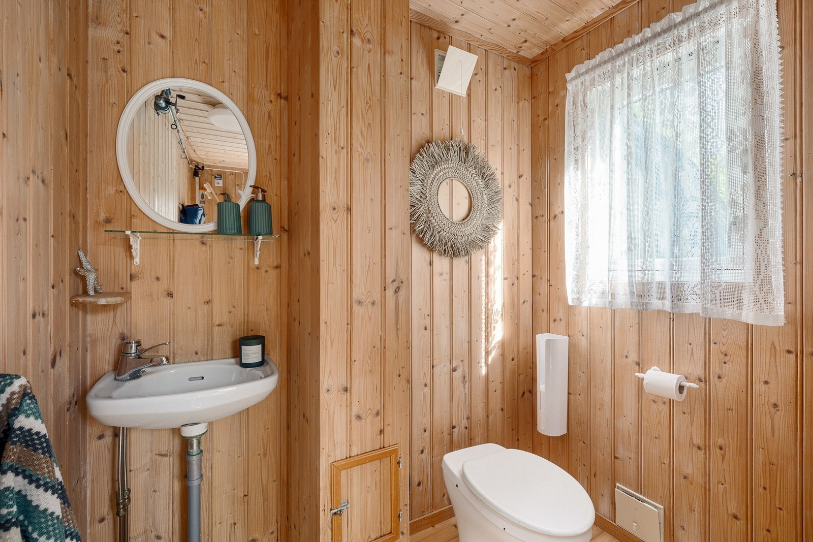 Snurredass i annekset. Galleribilde