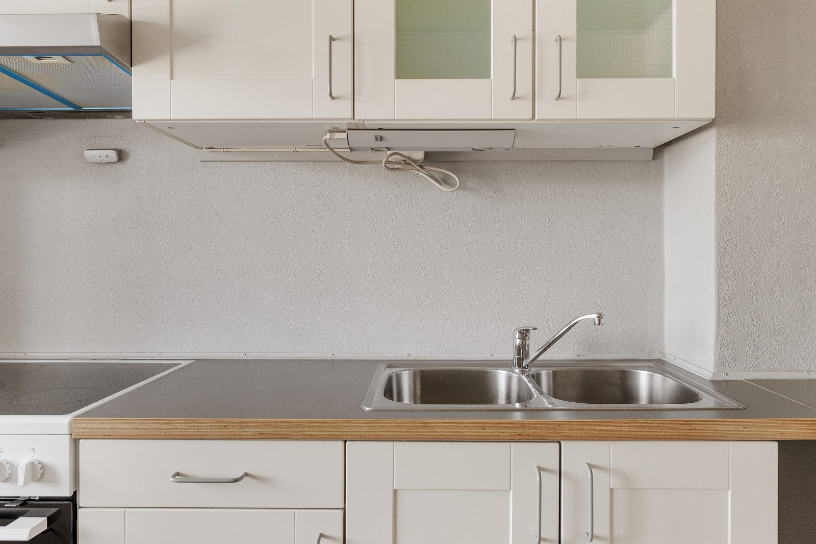 Profilerte fronter, og benkeplate i laminat. Galleribilde