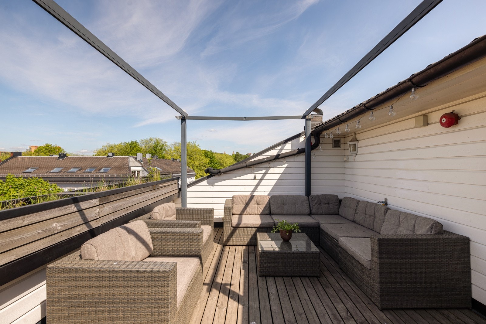 Stor og hyggelig takterrasse til felles bruk for beboerne. Takterrassen har kveldssol Galleribilde