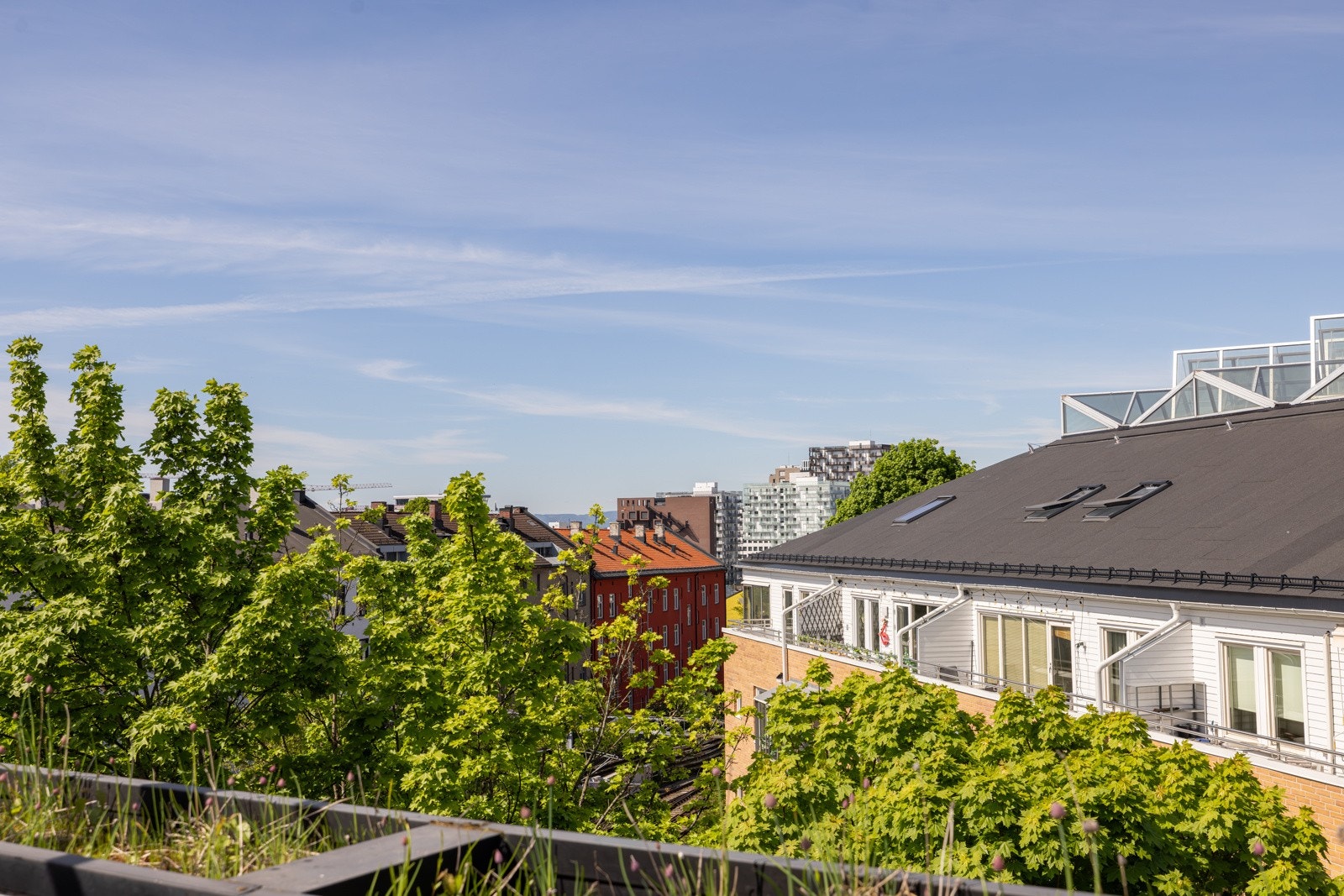 Hyggelig utsyn takterrassen. Svært gode solforhold Galleribilde