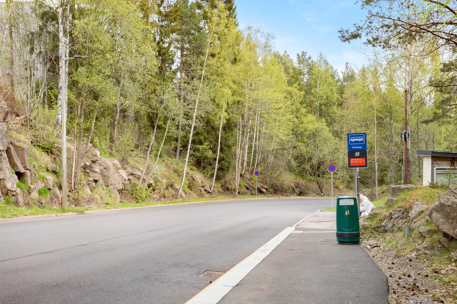 Orremyr bussholdeplass ligger like ved boligen. Galleribilde