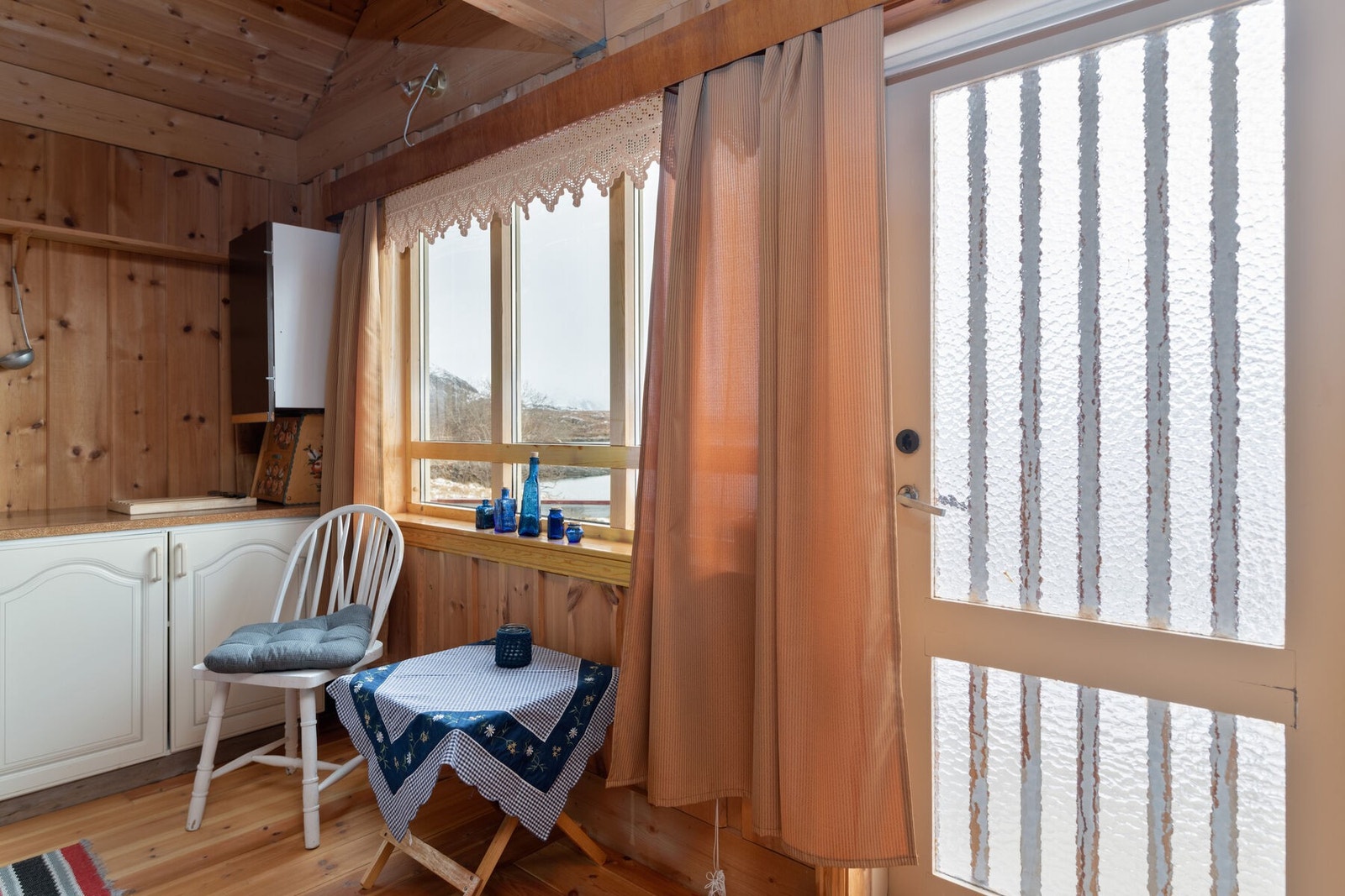 Fra stuen er det utgang til terrassen. Galleribilde