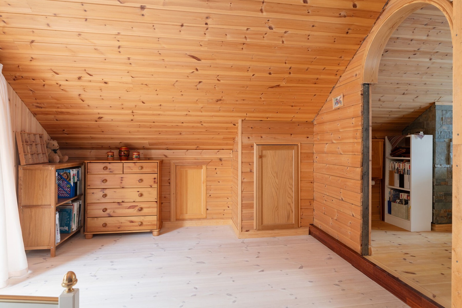 Rommet er av god størrelse og har flere møbleringsmuligheter. Galleribilde