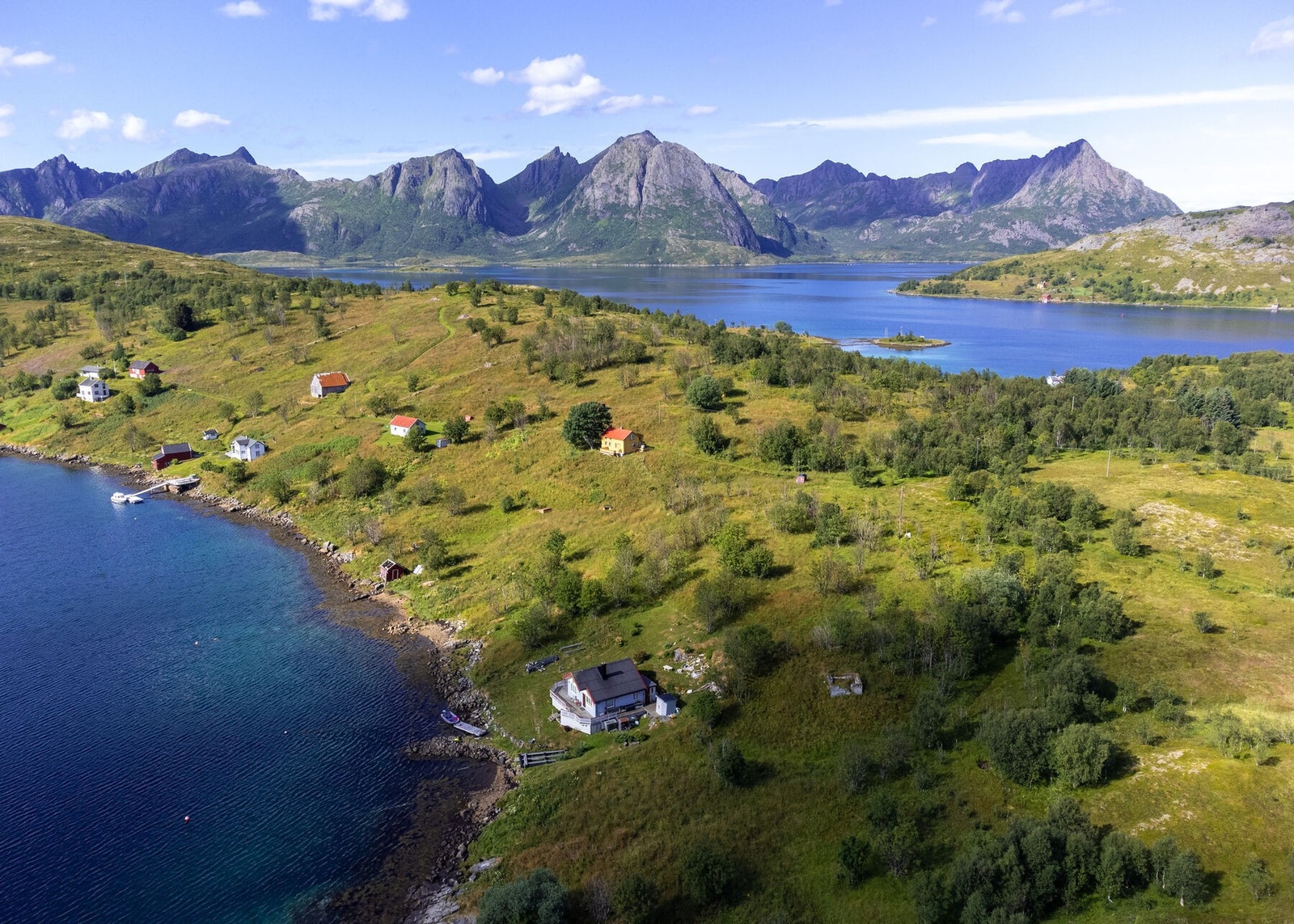 Nærområdet byr på flotte turmuligheter ved sjøen, i skog og mark. Galleribilde