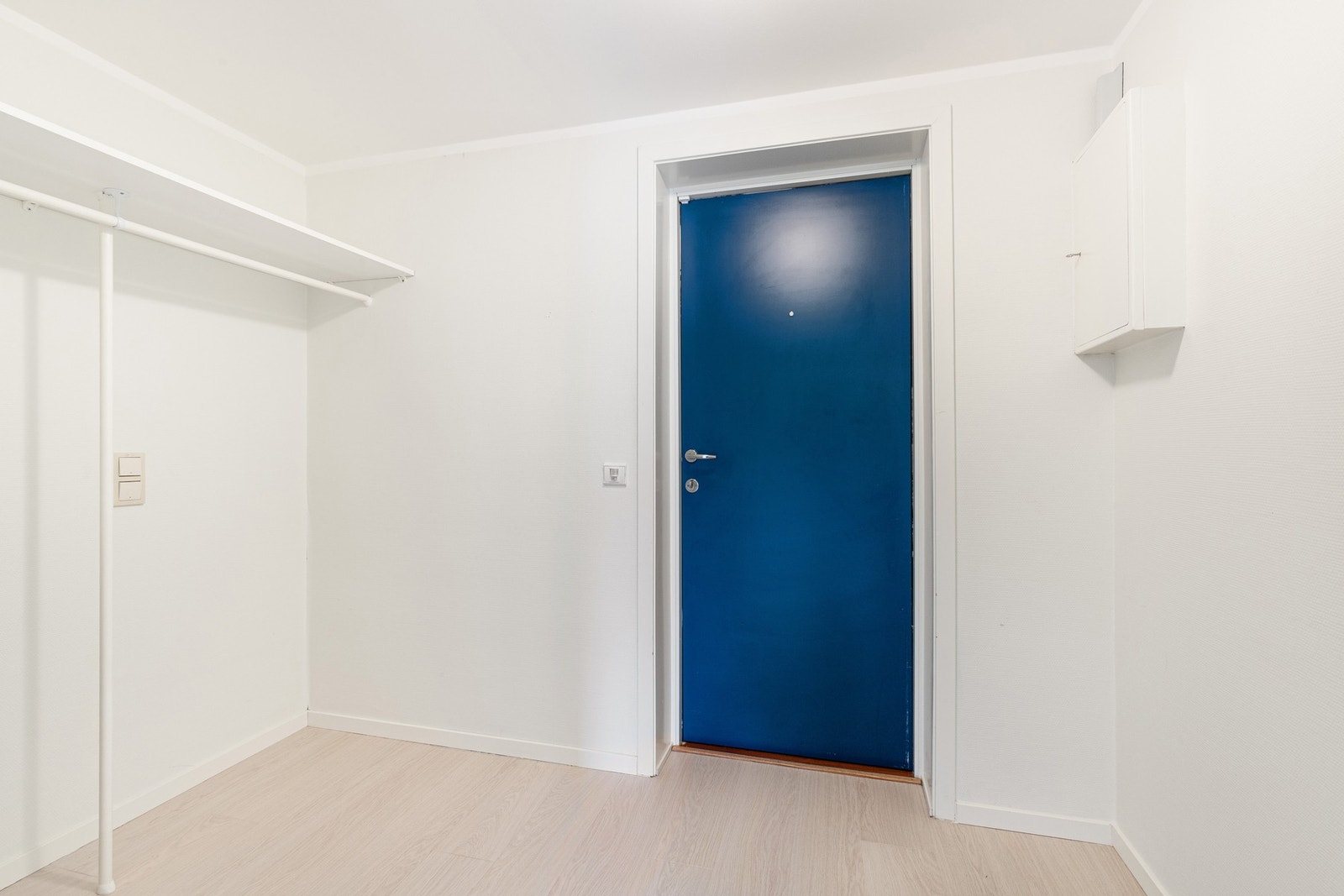 God plass til å henge fra seg tøy og sette fra seg sko i entré. Galleribilde