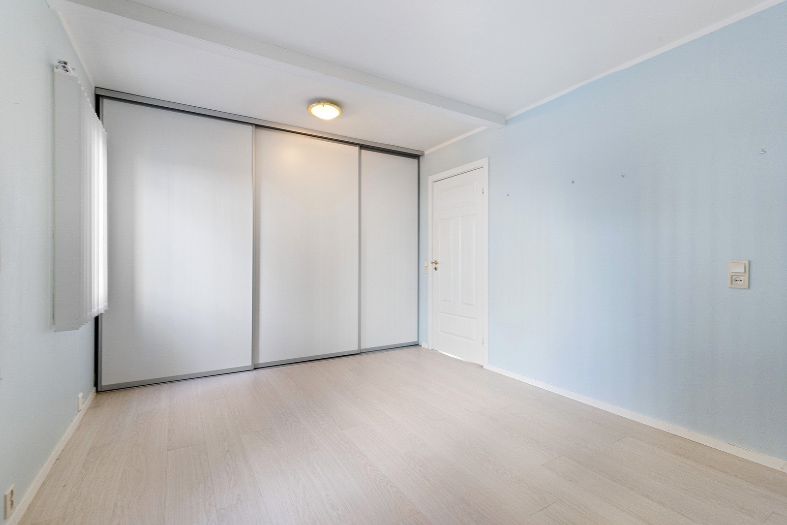 Praktisk garderobeløsning med god plass. Galleribilde
