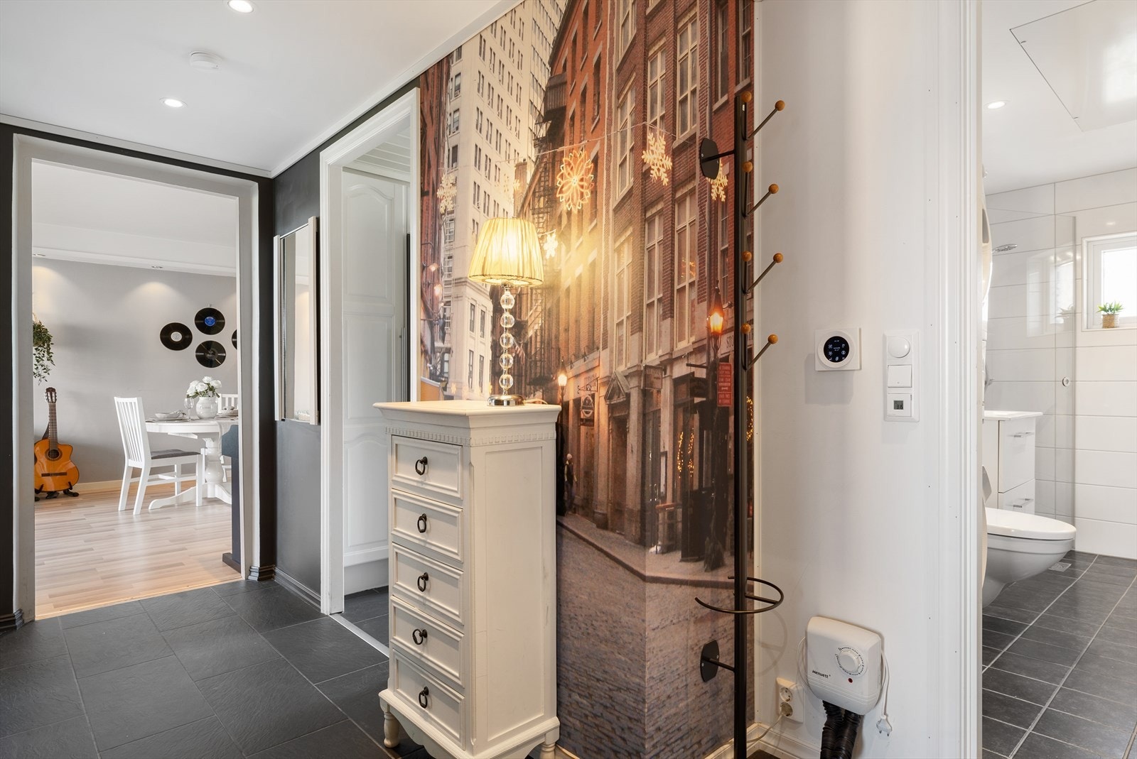 - Entréen/gangen måler 6,6m² - Galleribilde