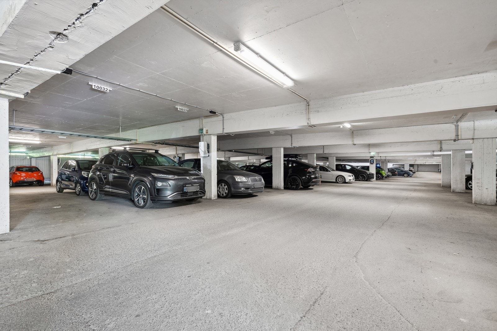 Garasjeplass medfølger. Det er også mulig å etablere lader til elbil. Galleribilde