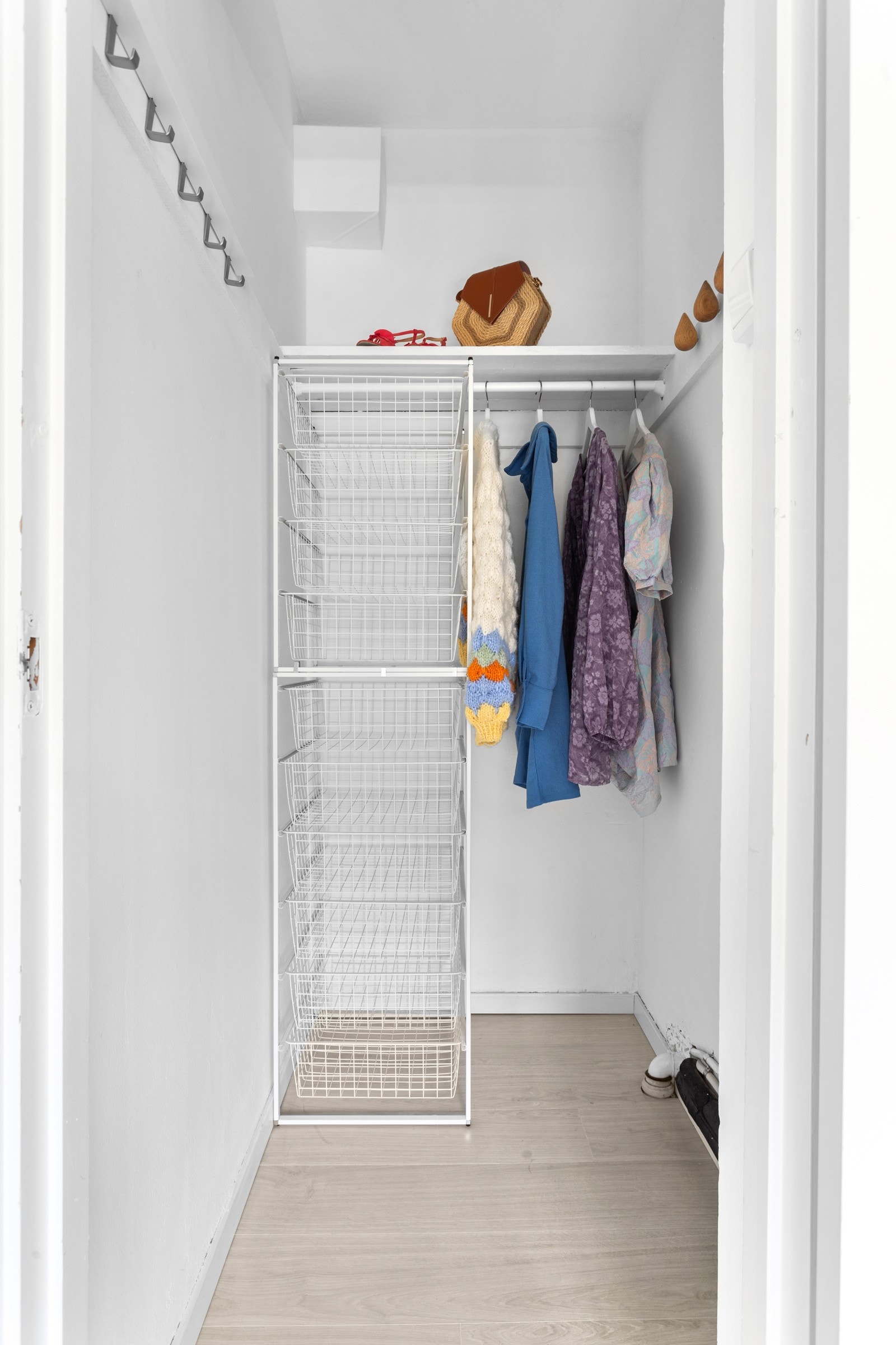 Praktisk innvendig bod for ekstra oppbevaring. Galleribilde