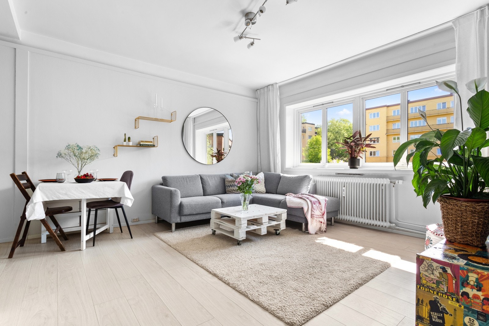 Varmtvann og oppvarming v/radiator (fjernvarme), samt internett inkl. i felleskostn. Galleribilde