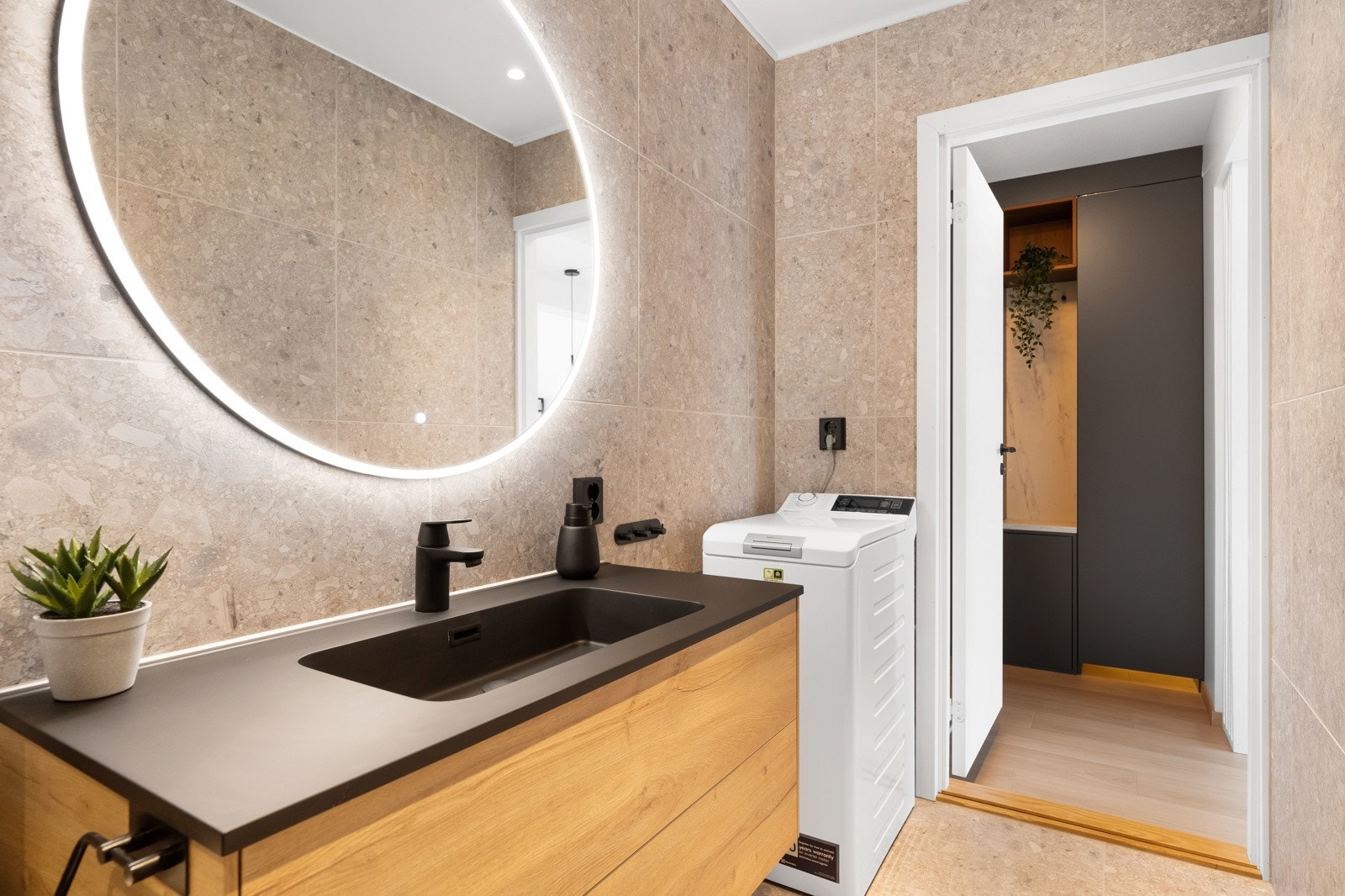 Det er naturligvis opplegg for vaksemaskin. Galleribilde