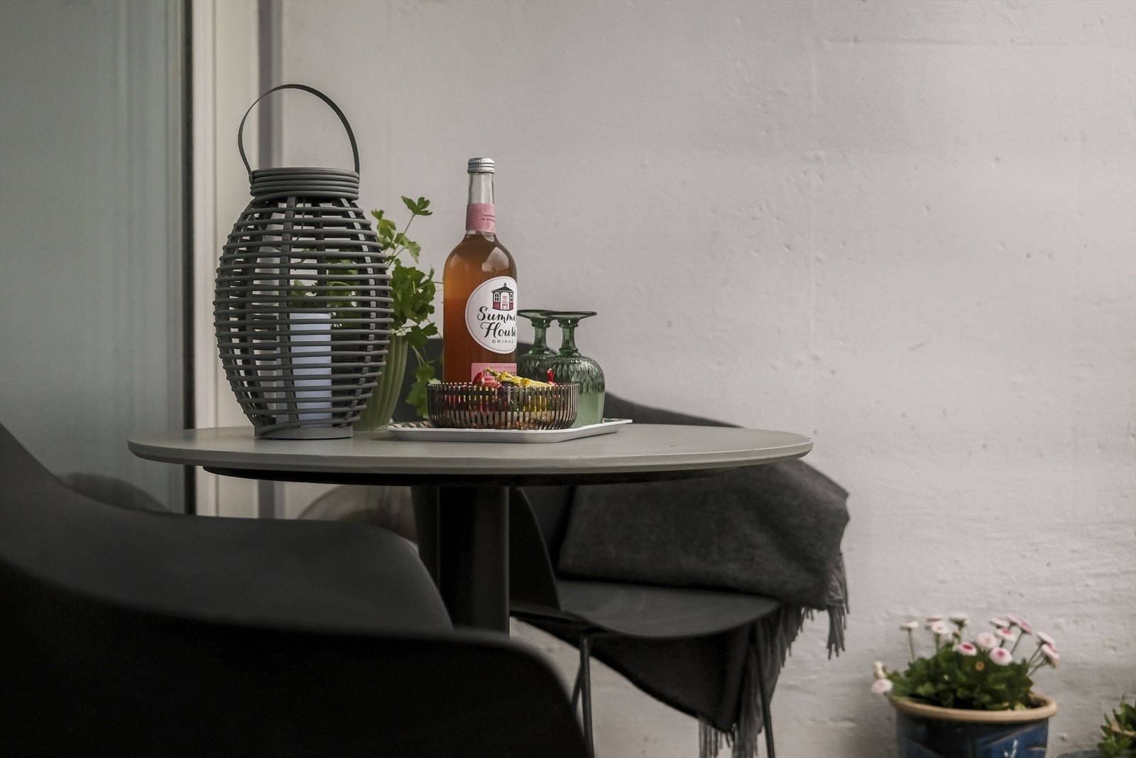 Koselig uteplass med gode solforhold Galleribilde