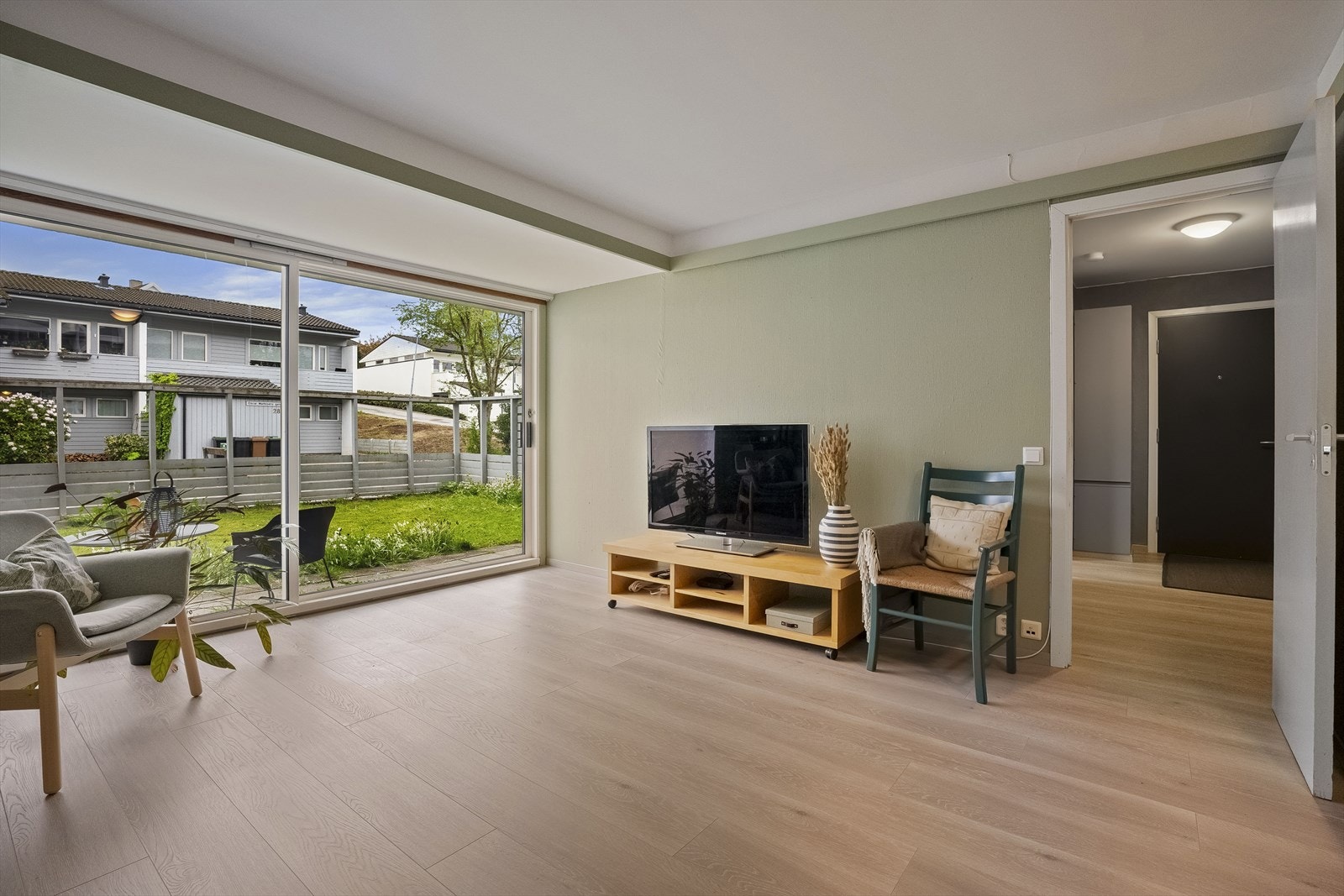 Velkommen til Oscar Mathiesens gate 11 - En kjekk, praktisk leilighet på bakkeplan med solvendt terrasse og plen Galleribilde