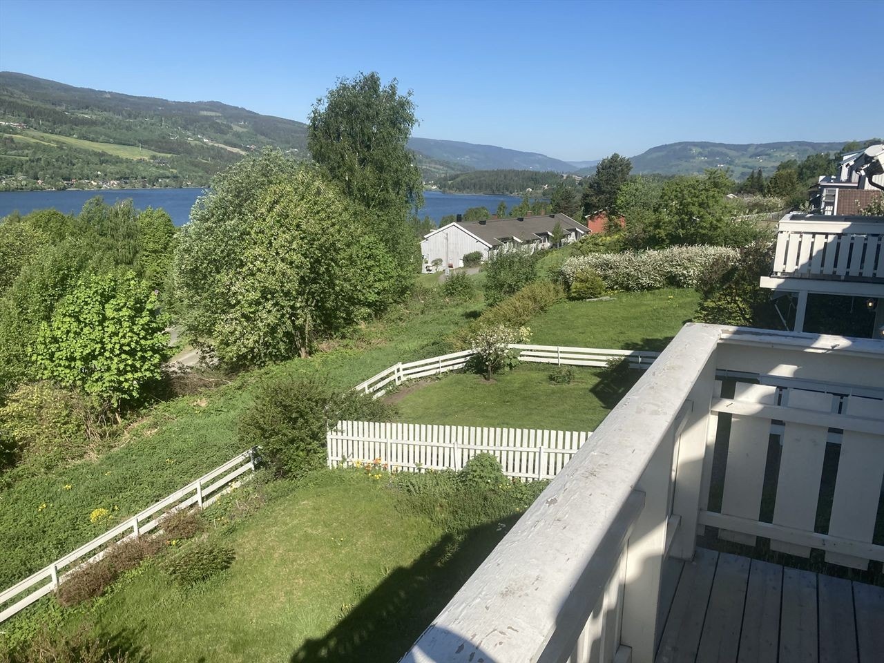 Nydelig solgang og utsikt fra balkongen. Galleribilde