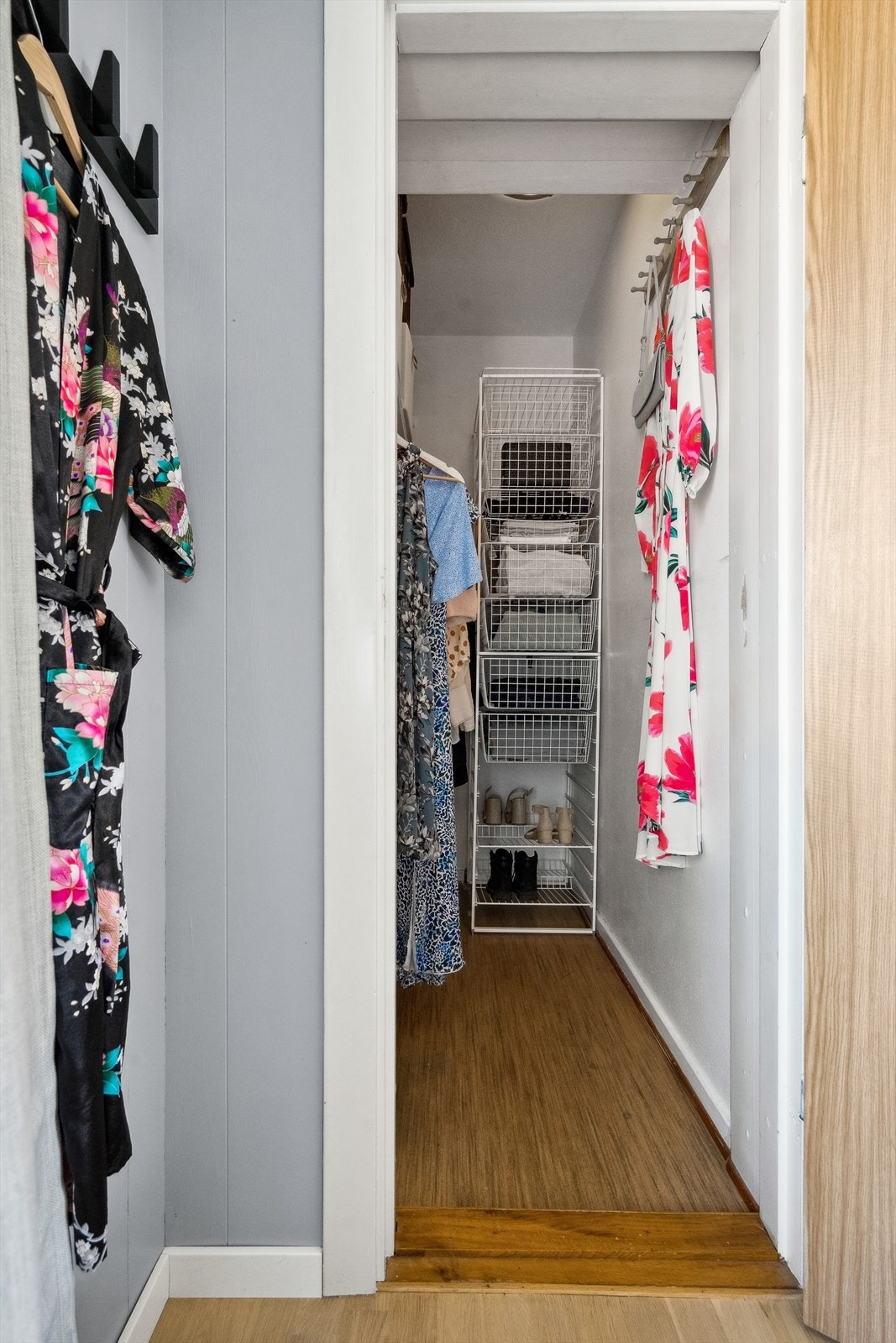 I tilknytting til soverommet er det en stor innvendig bod. Benyttes i dag som "walk-in closet" Galleribilde