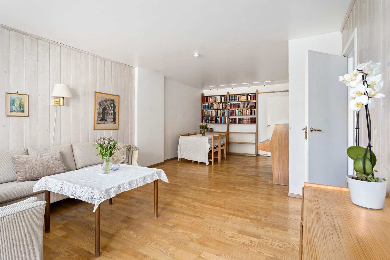 God plass til spisegruppe. Galleribilde