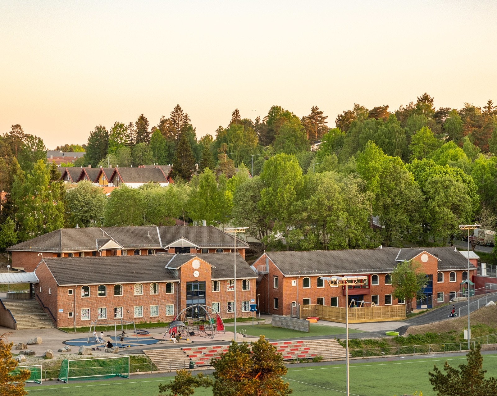 Det er kort vei til Holmlia skole. Galleribilde