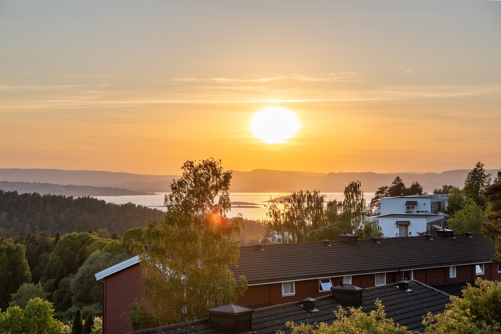 Det er ekstra hyggelig å følge solnedgangen fra egen balkong. Galleribilde