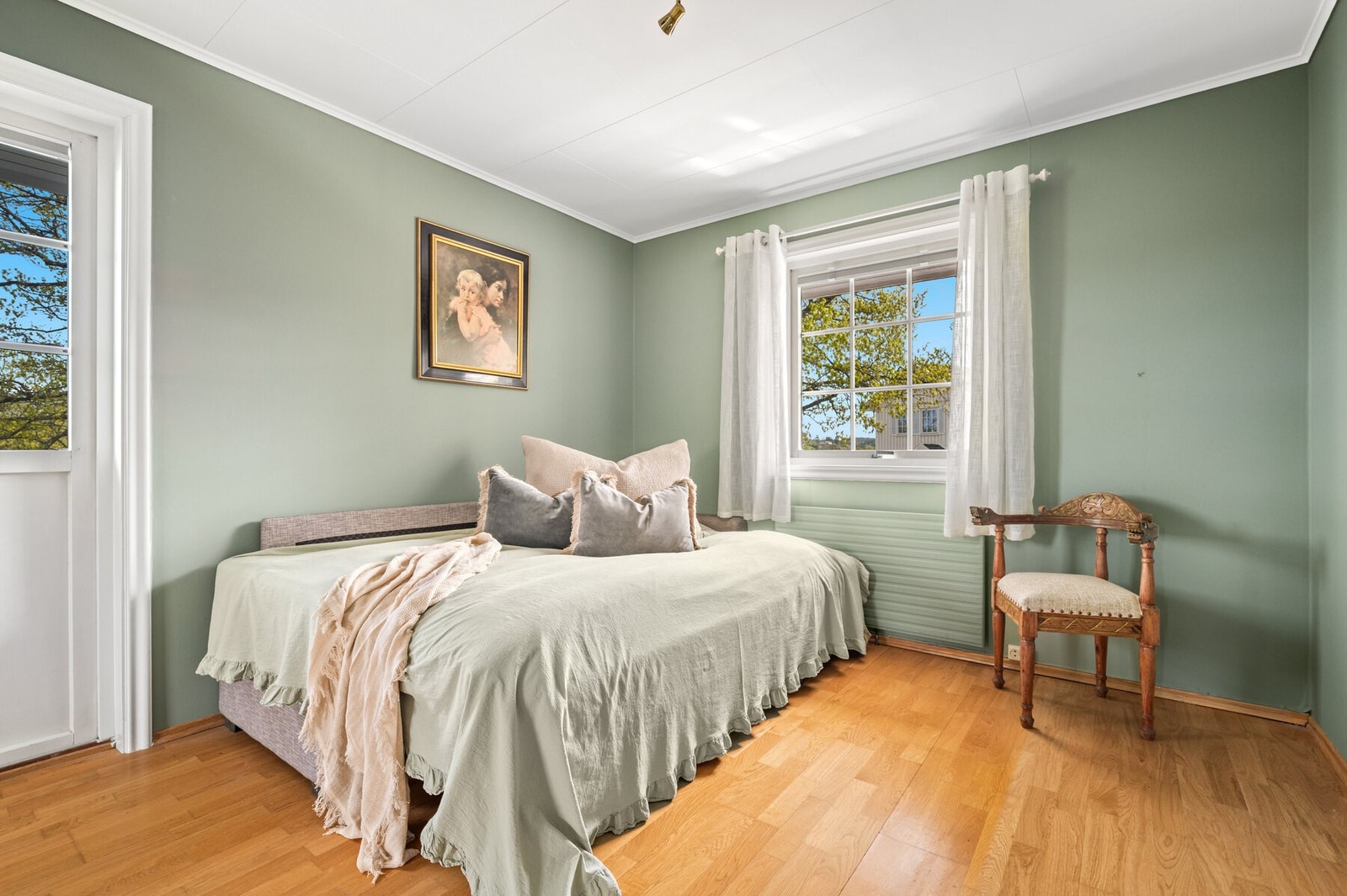 Ett av to barne- eller gjesterom i 1. etasje Galleribilde