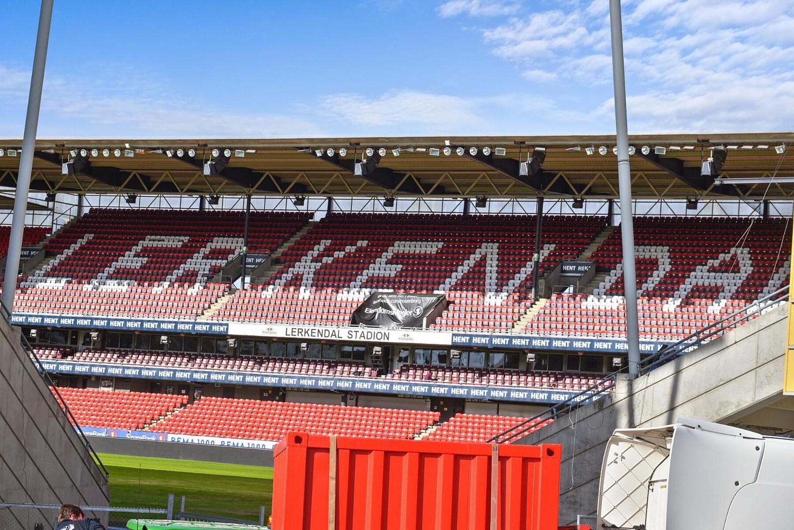 Gangavstand på ca. 350 m til fotballkamper på Lerkendal. Galleribilde