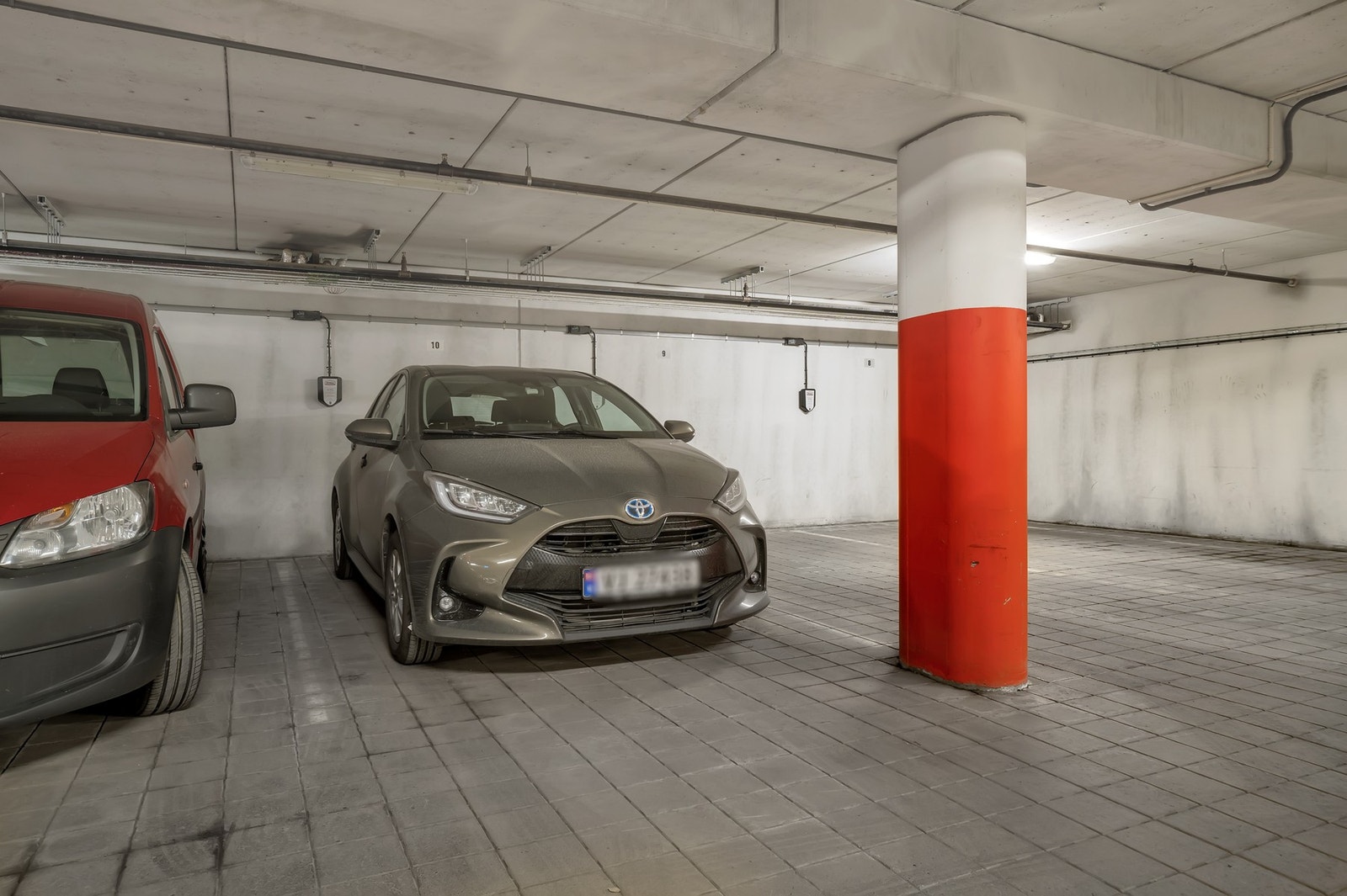 Det følger en parkeringsplass i kjelleren med mulighet for elbillading. Galleribilde