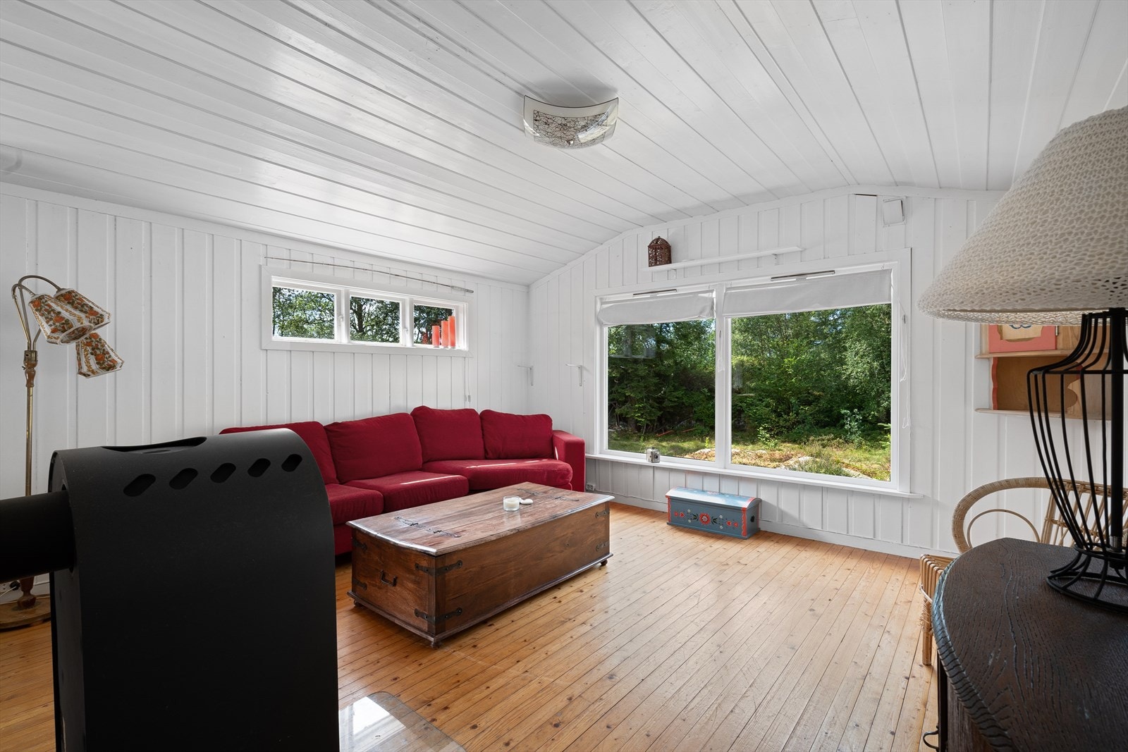 Store vinduer sørger for godt med lys. Galleribilde