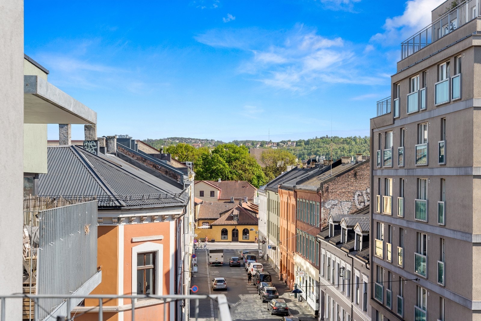 Topp-/hjørneleilighet beliggen høyt i 5.etg gir utsyn i nærområdet Galleribilde