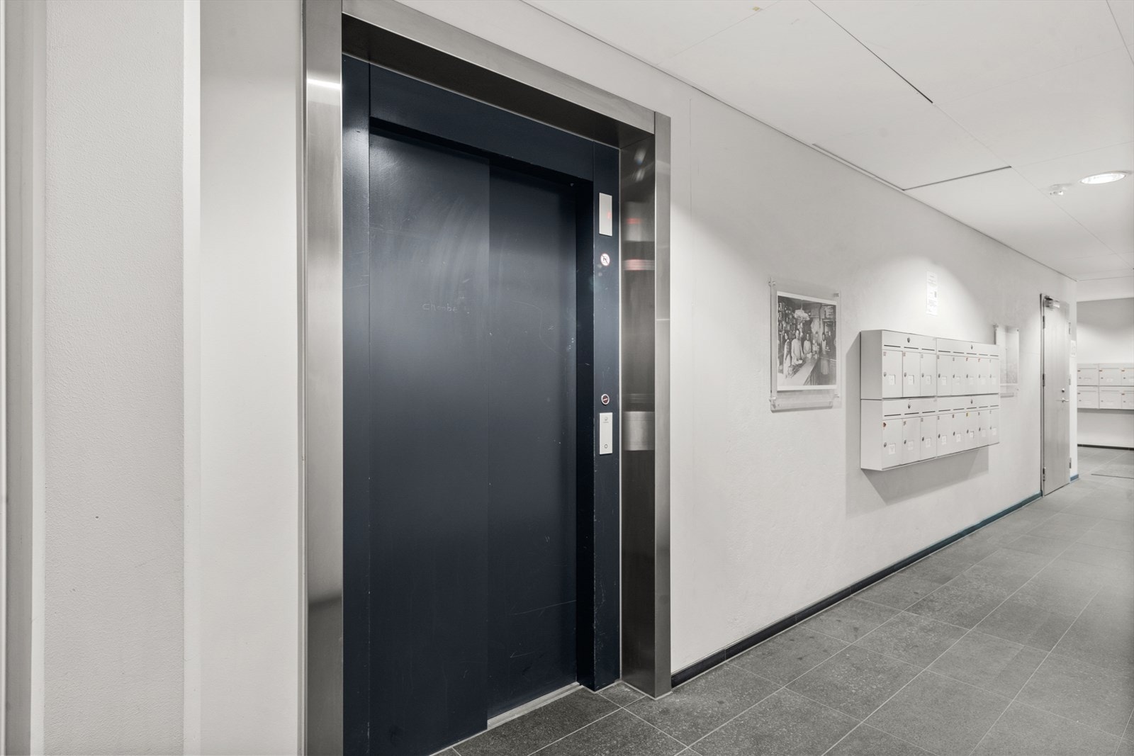 Det er enkel heisadkomst til alle etasjene - Leiligheten disponerer en ekstern kjellerbod Galleribilde