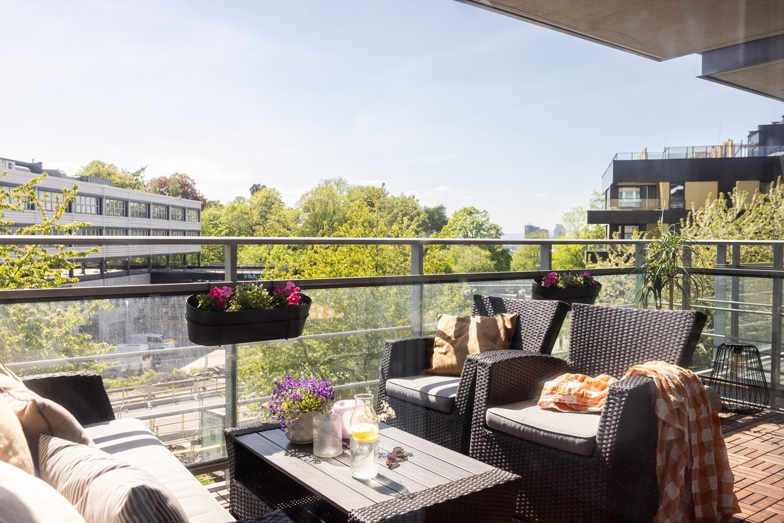 Leiligheten har en stor og herlig balkong på 12kvm med gode solforhold. Galleribilde