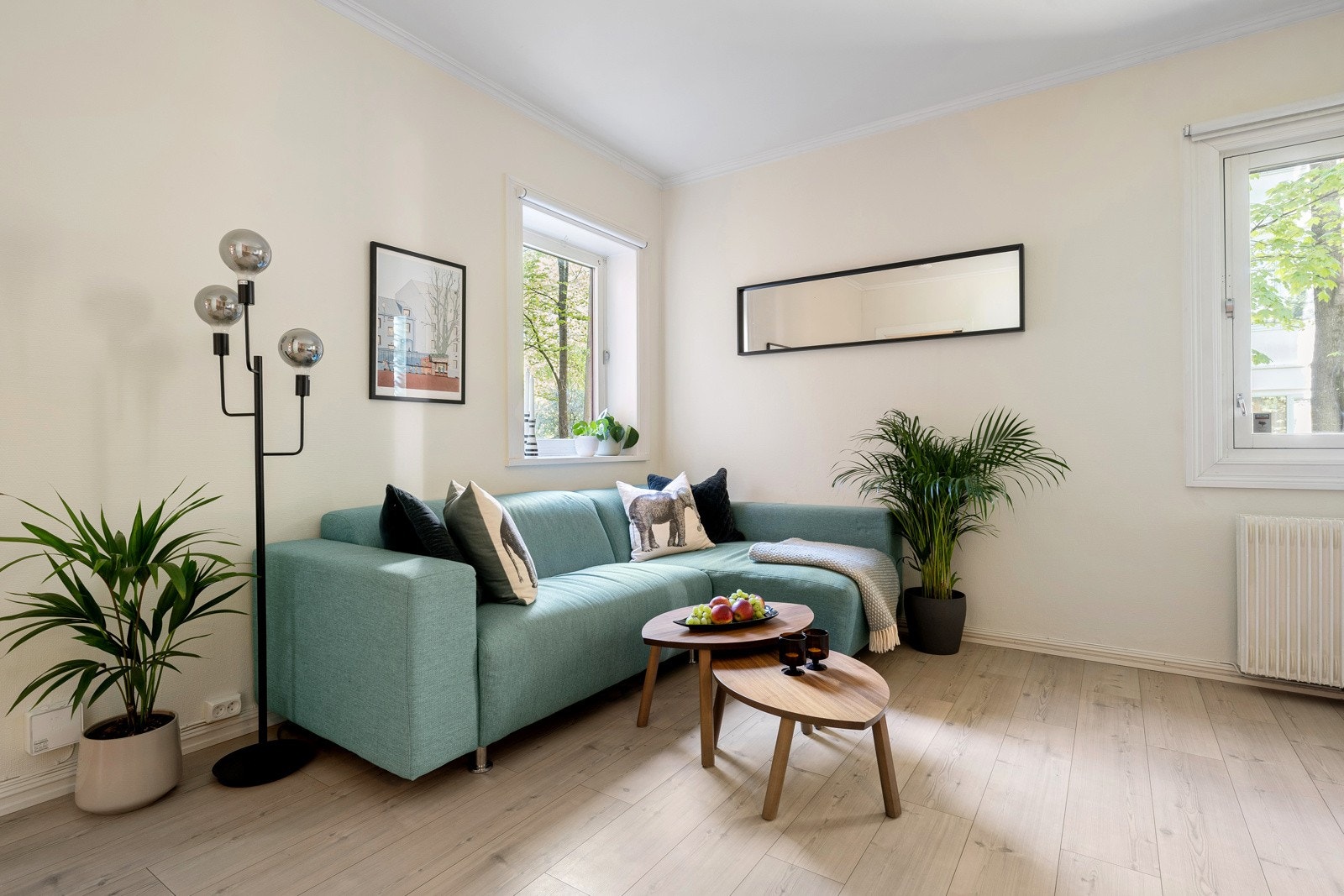 Lyst og pent laminatgulv Galleribilde