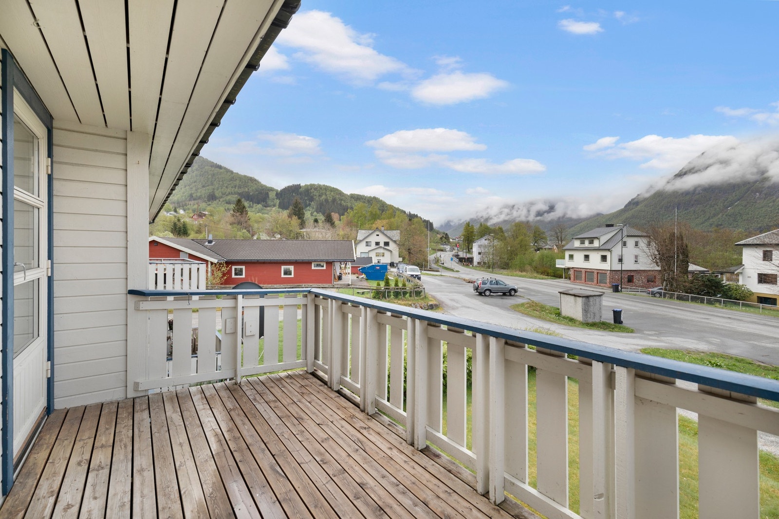 Fra stue er det utgang til vestvendt terrasse. Galleribilde