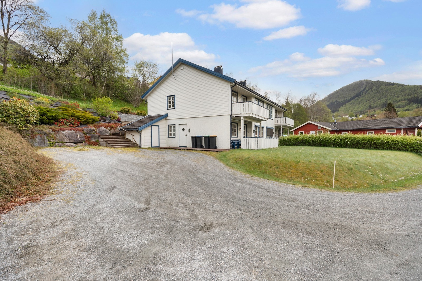 Gode parkeringsmuligheter på sameiets tomt. Galleribilde