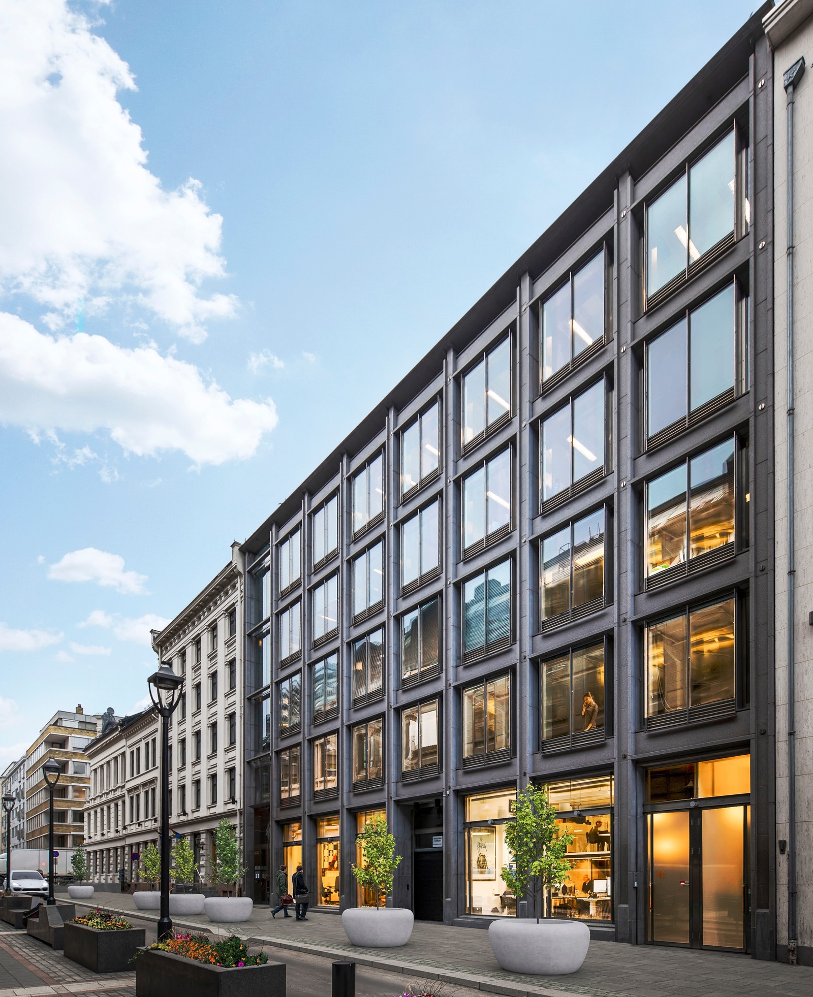 Flott arkitektonisk fasade av Niels Torp Galleribilde