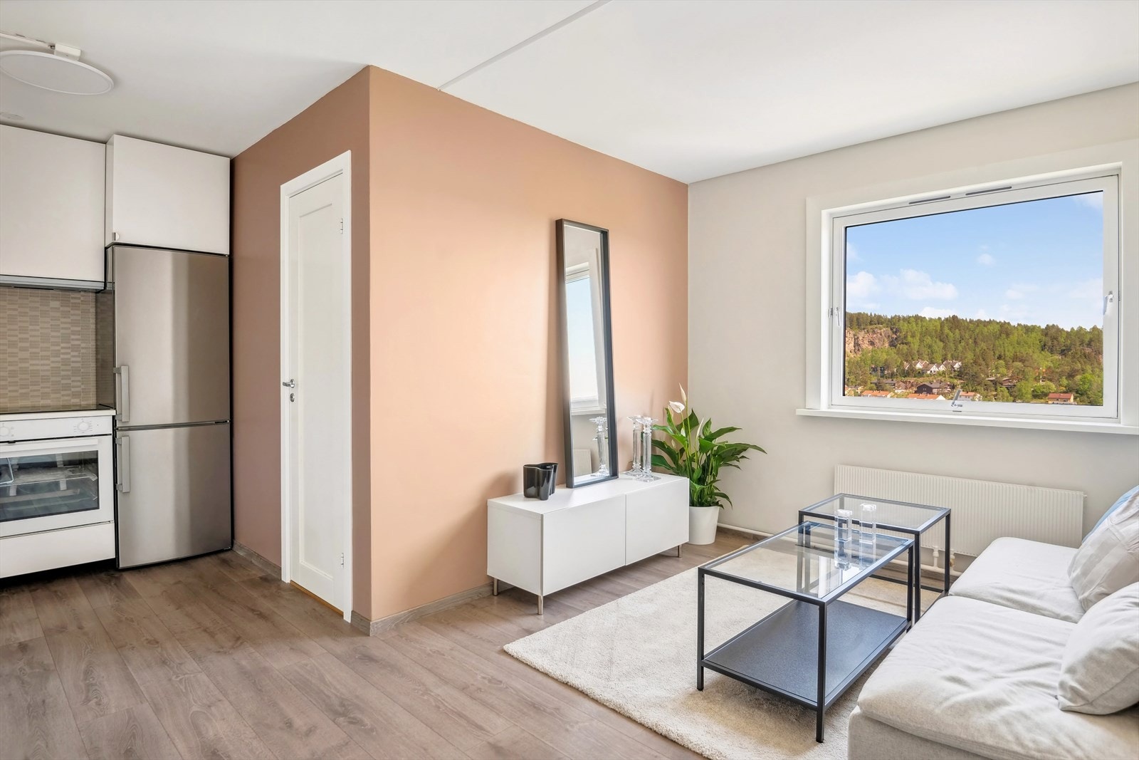 Boligen har en smart og effektiv planløsning med god plass til å innrede etter eget ønske og behov. Galleribilde