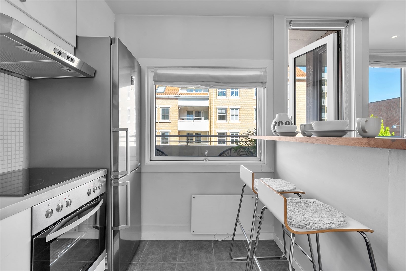 Stilrent kjøkken med innredning fra Ikea. Galleribilde