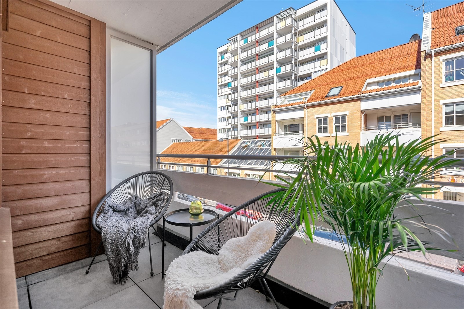 Koselig nordvestvendt balkong. Galleribilde